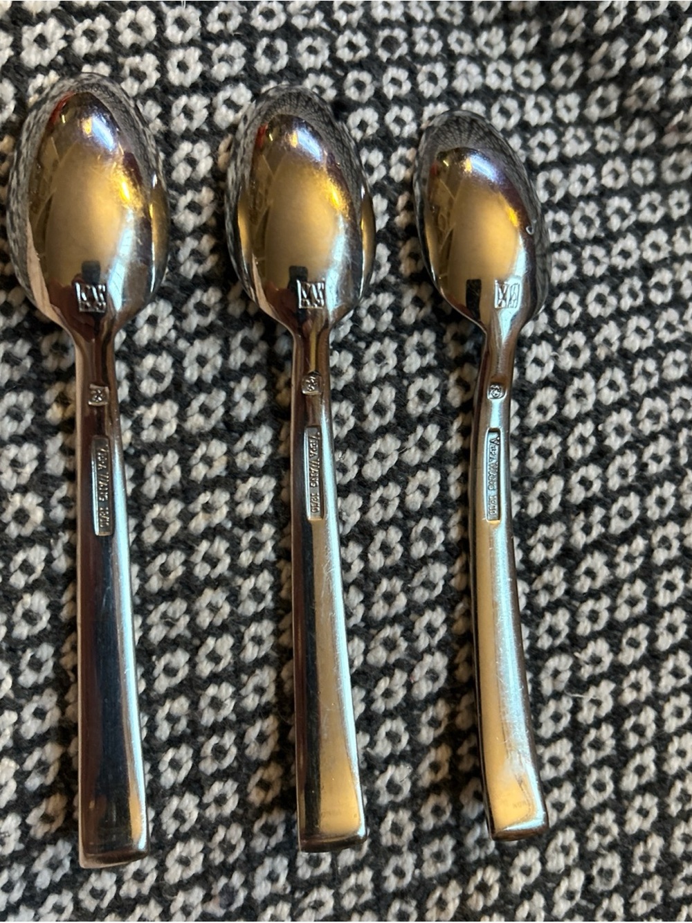 Vera Wang Polished Silver Stainless Steel Teaspoons (3)